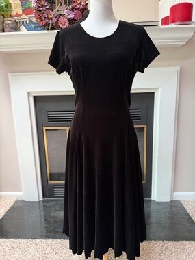 Women’s Black Velvet Midi Fit & Flare Dress